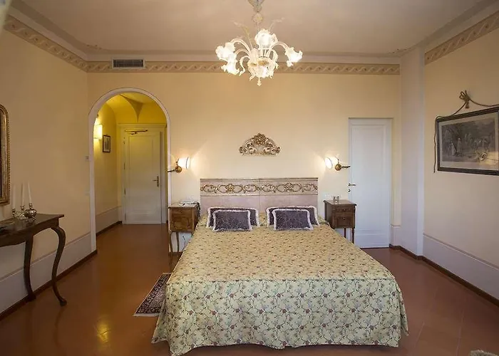 Ξενοδοχείο Marsili 4*